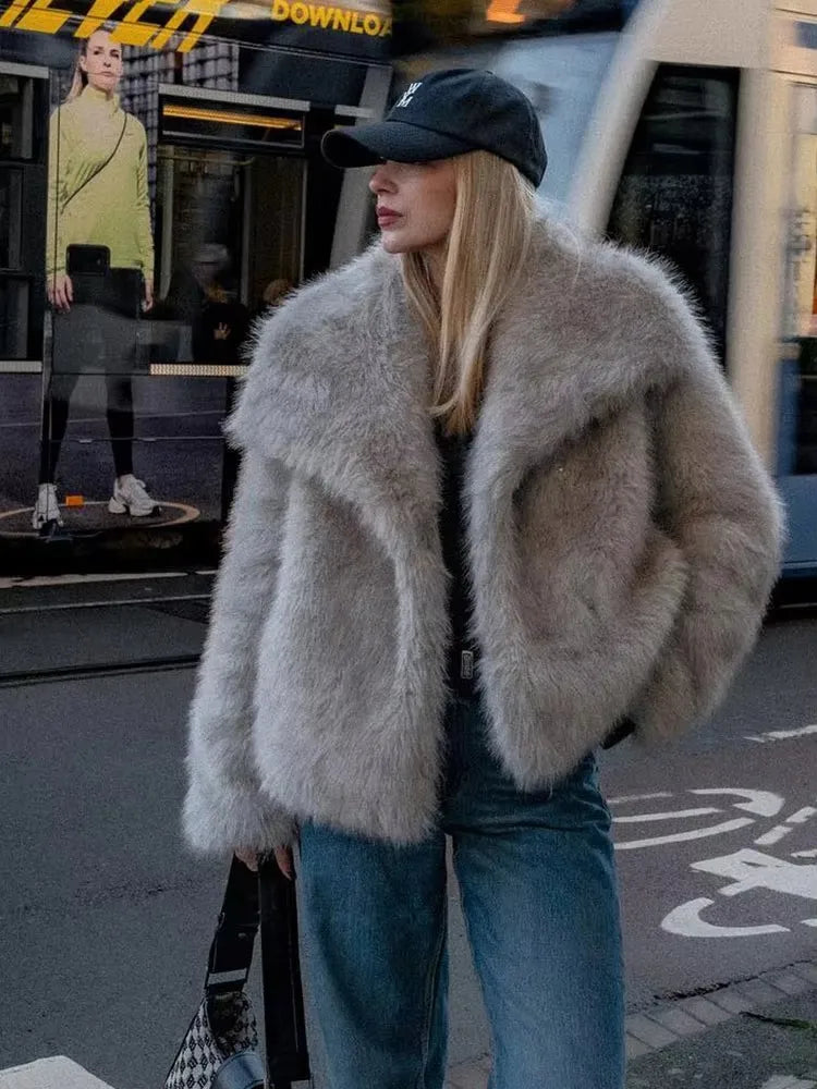 TRAFZA Women Elegant Faux Fur Coat Warm Fluffy Loose Long Sleeve Lapel Jacket Autumn Winter Fashion High Street Lady Outerwear
